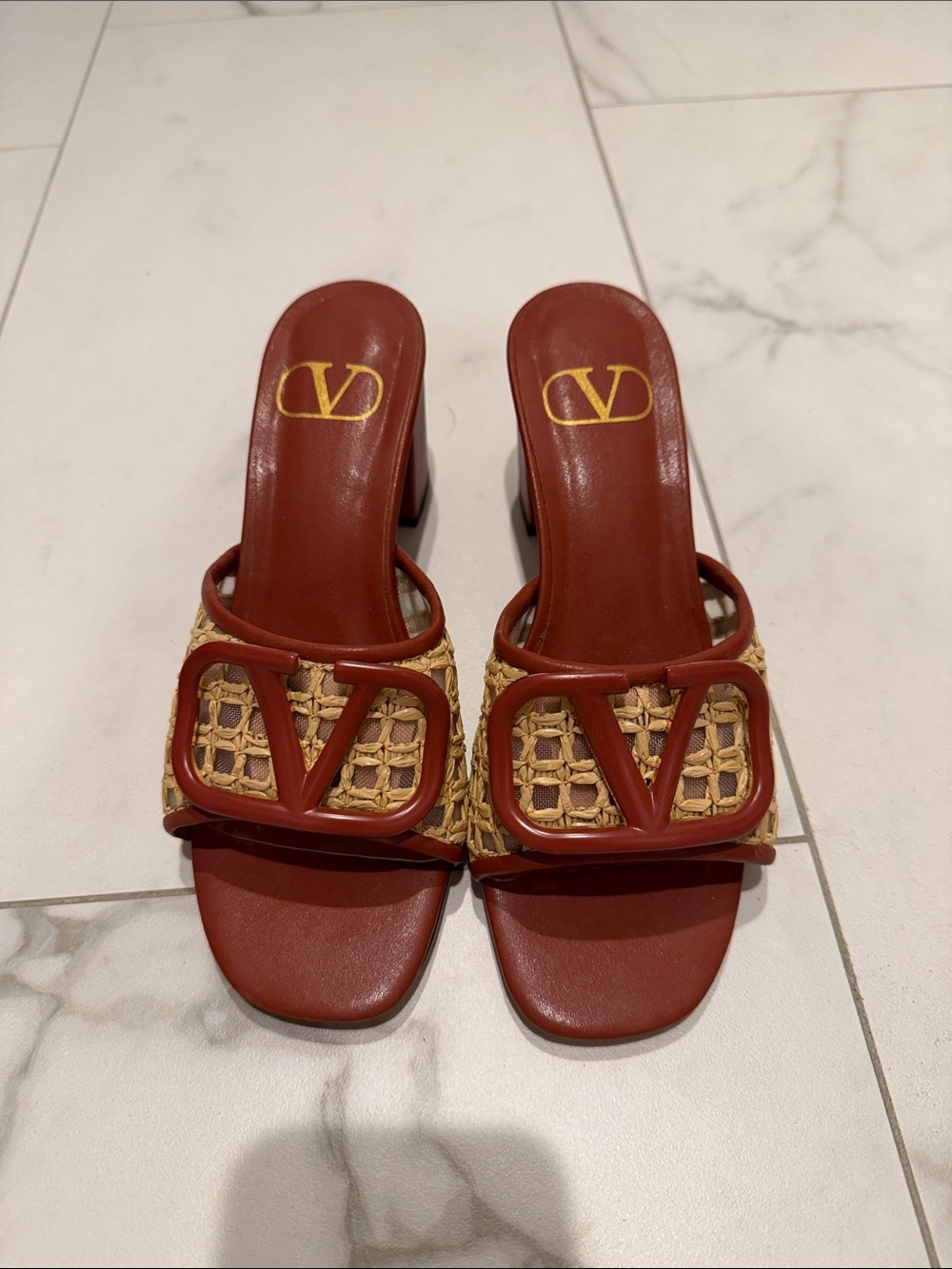 Leather & Natural Raffia V-Buckle Mules